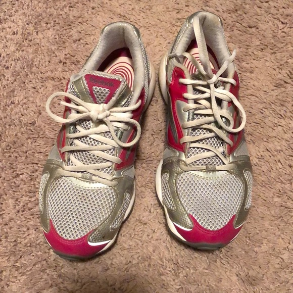 Reebok ladies sneaker, exercises calve muscle. - Picture 2 of 4